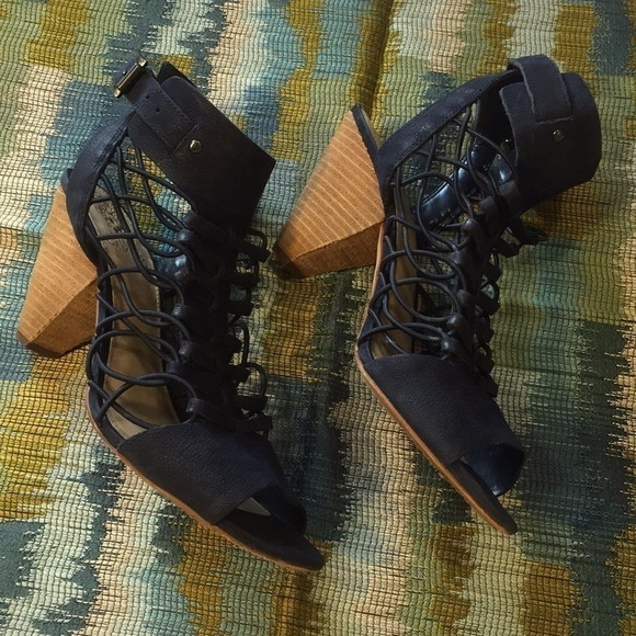 VINCE Camuto "Evel" Navy (Midnight) Shoes - Picture 5 of 7